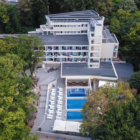 Ariana Hotel 키텐 외부 사진
