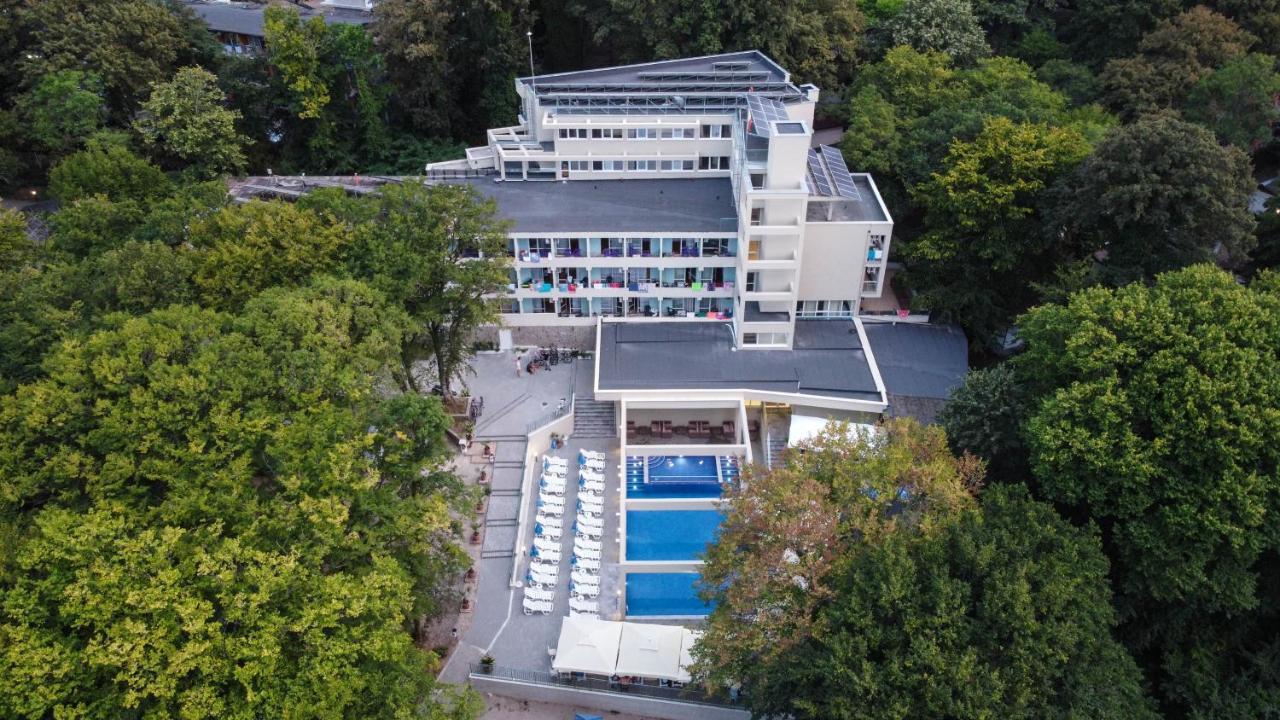 Ariana Hotel 키텐 외부 사진