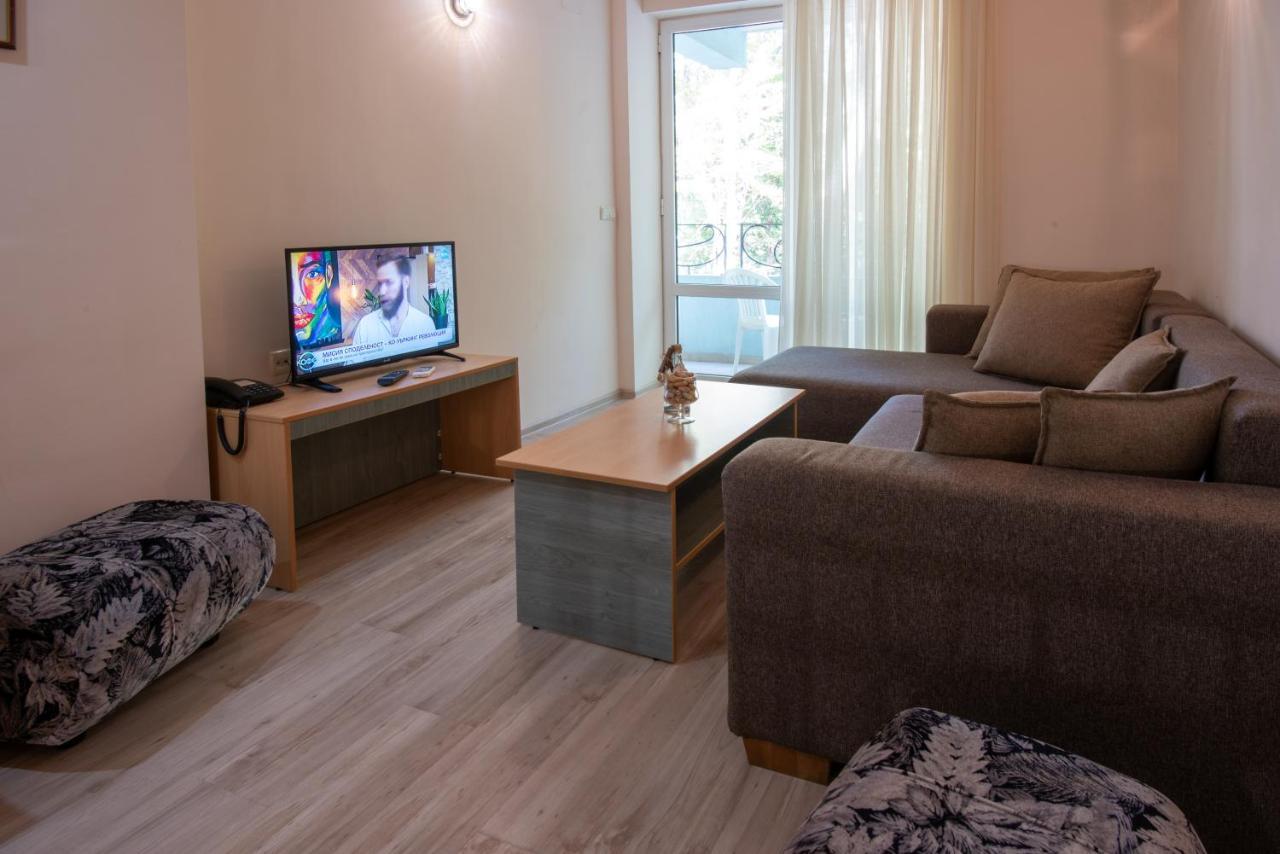 Ariana Hotel 키텐 외부 사진