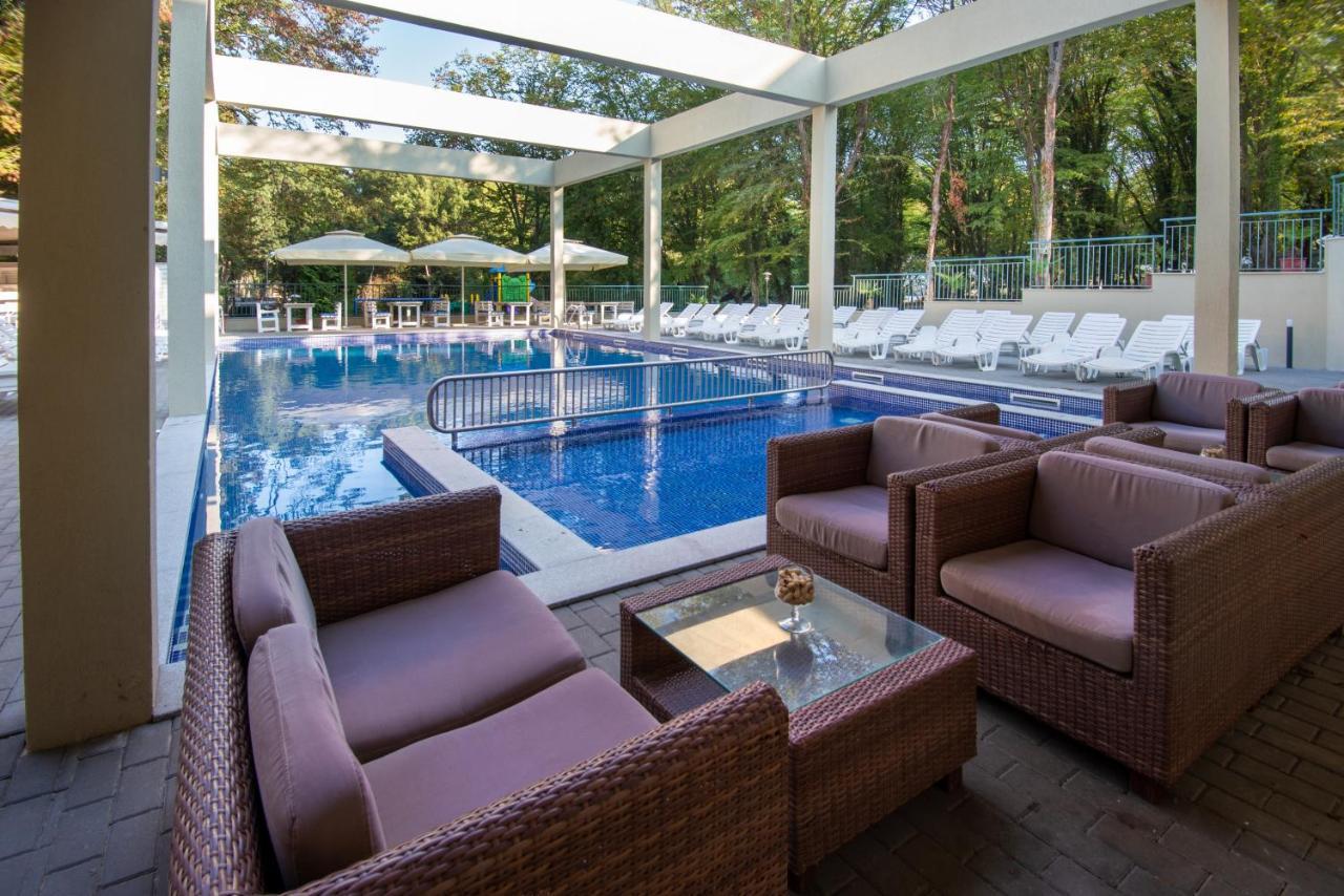 Ariana Hotel 키텐 외부 사진