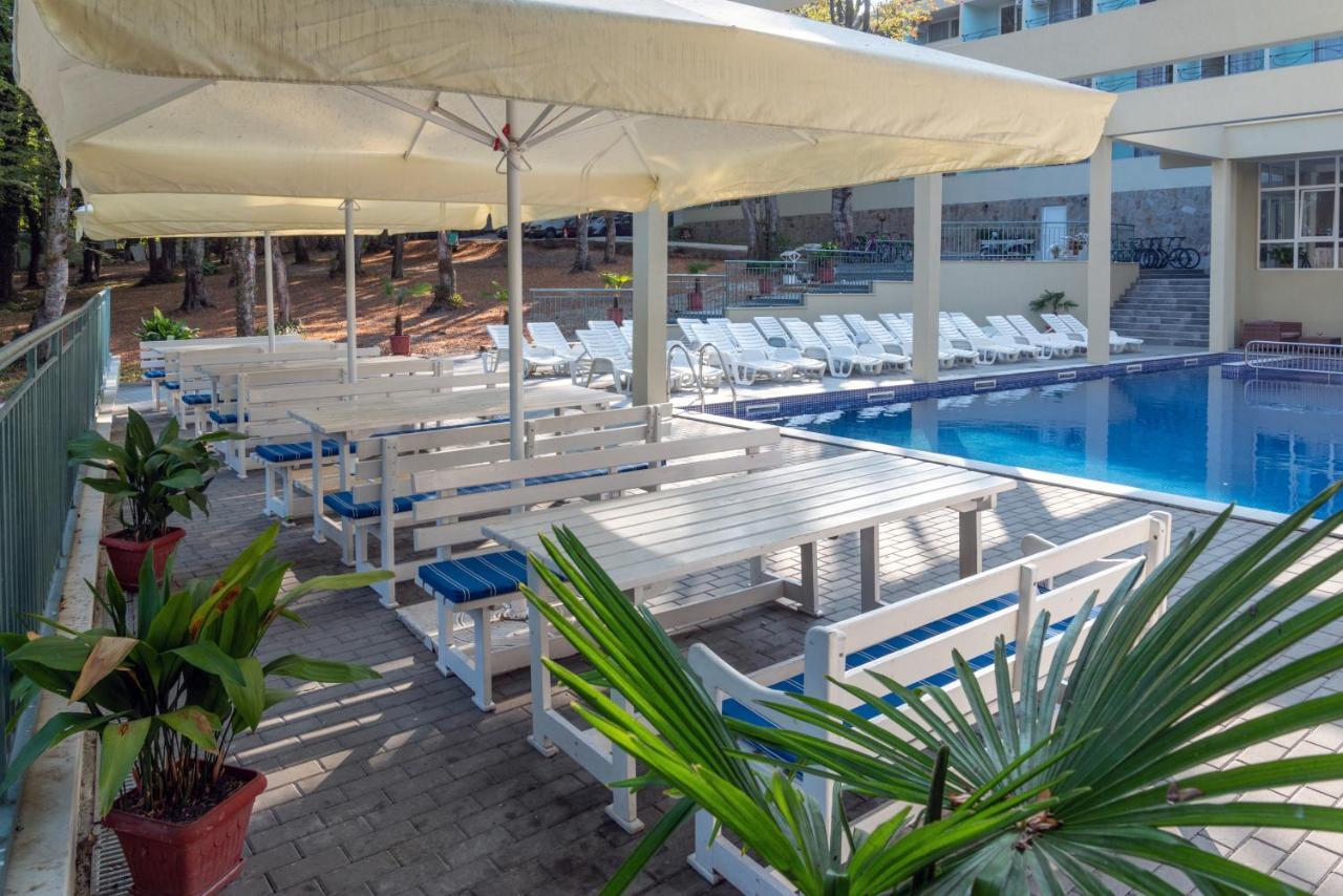 Ariana Hotel 키텐 외부 사진