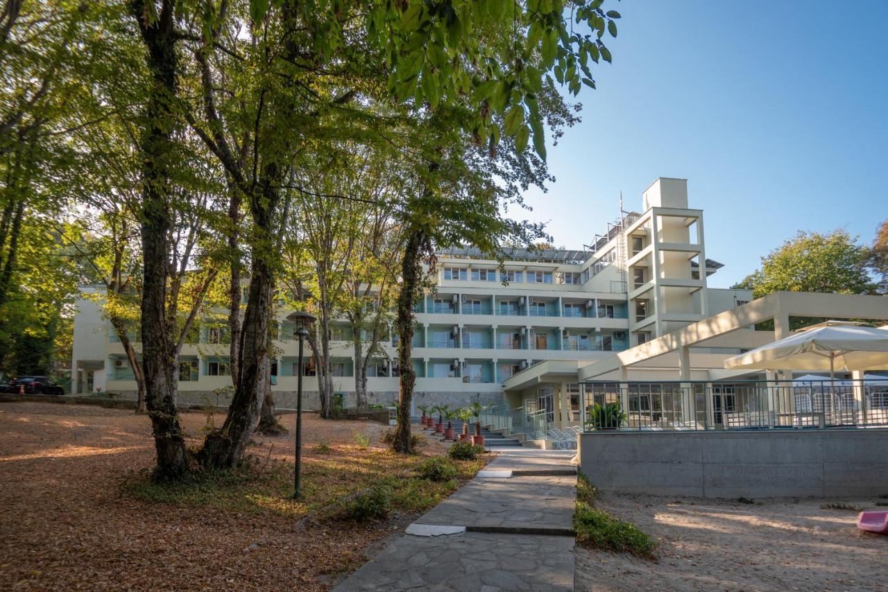 Ariana Hotel 키텐 외부 사진