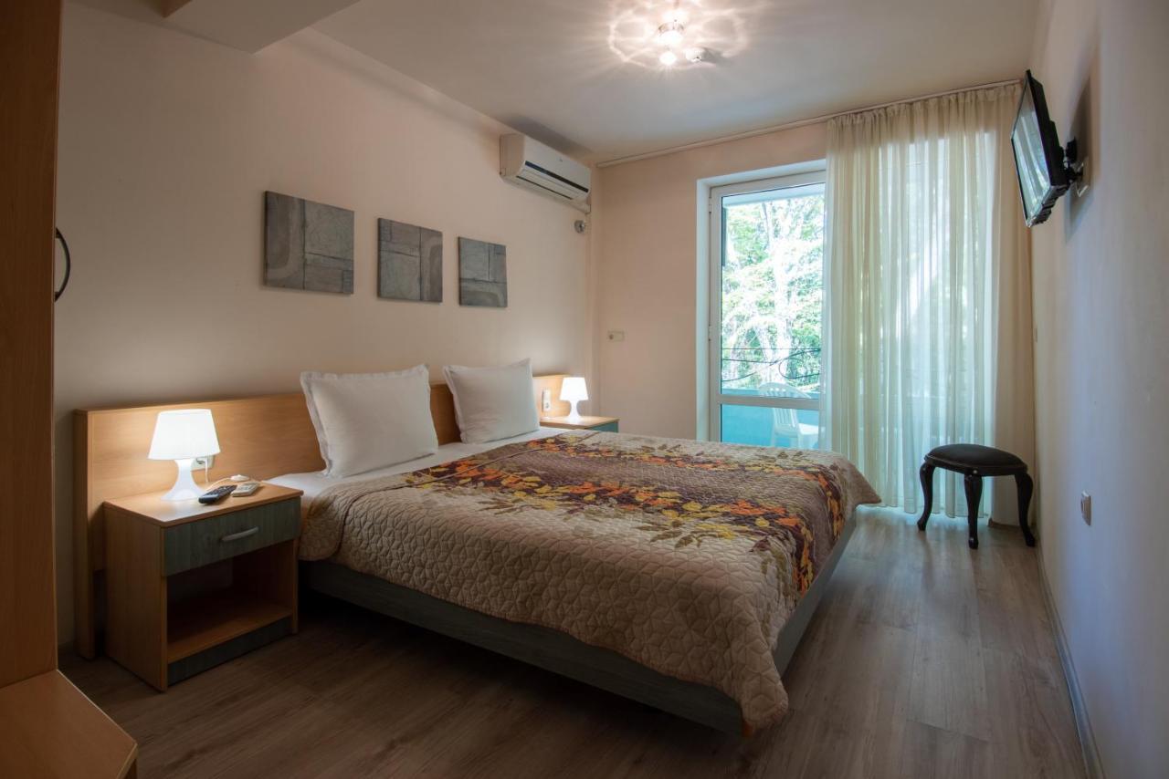 Ariana Hotel 키텐 외부 사진