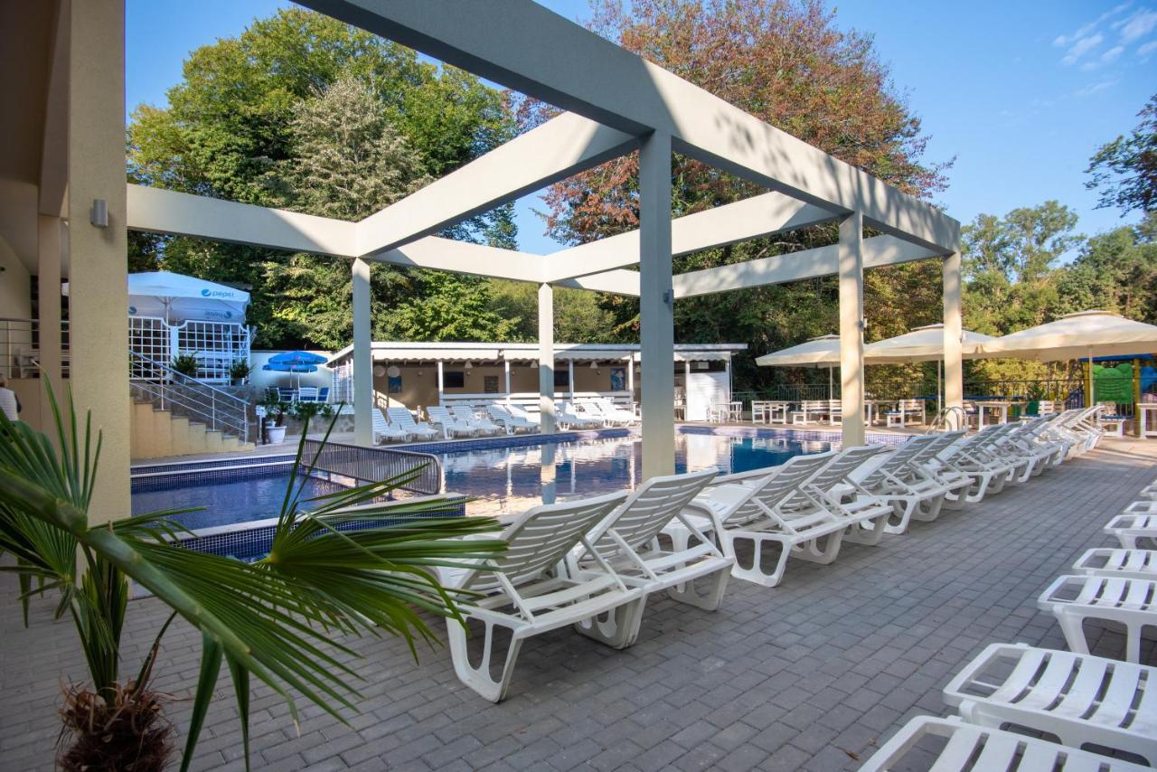 Ariana Hotel 키텐 외부 사진